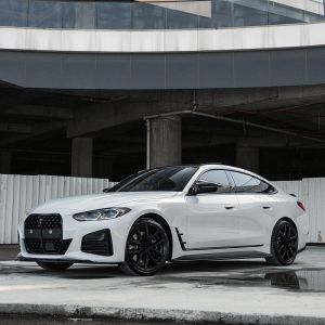 Oneway Oneway Complete karosszériakészlet a BMW 4-Series G26 M-Pack/M440i 2021-hez (kerek kipufogóburkolattal) - Fényes fekete Complete body kits