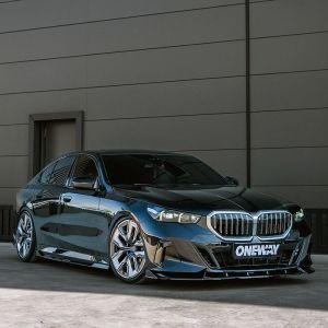 Oneway Egyirányú első légterelő BMW 5-Series G60/G61 Sedan/Touring M-Pack 2023-hoz - incl. i5 - Fényes fekete Front spoilers