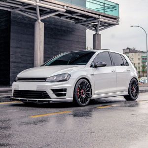Oneway Egyutas oldalszoknyák Volkswagen Golf VII HB/Variant R 2013-2016 modellhez - Fényes fekete Side skirts