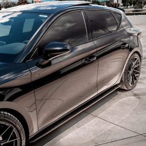 Oneway Oneway Set oldalszoknyák Seat Leon IV HB/ST FR & Cupra Leon HB/ST 2020-hoz - Fényes fekete Side skirts